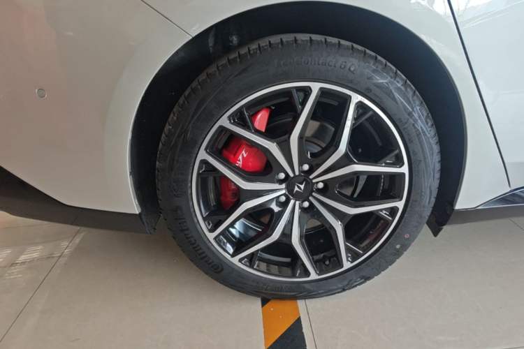 Used Dongfeng eπ eπ007 2025 Model Pure-Electric 565 All-Wheel-Drive Max Leading Edition Right Rear Wheel Hub