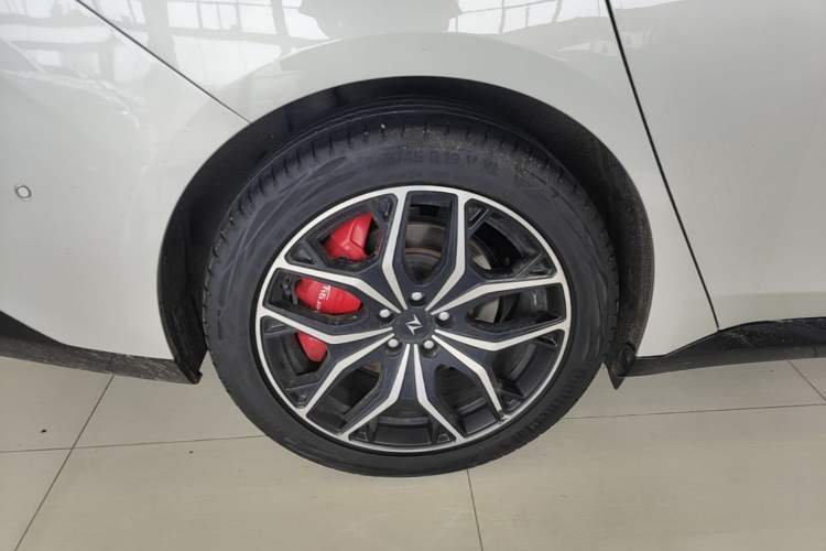 Used Dongfeng eπ eπ007 2025 Model Pure-Electric 565 All-Wheel-Drive Max Leading Edition Right Rear Wheel Hub