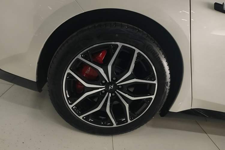 Used Dongfeng eπ eπ007 2025 Model Range-Extended 230 Max Cruise Edition Right Rear Wheel Hub