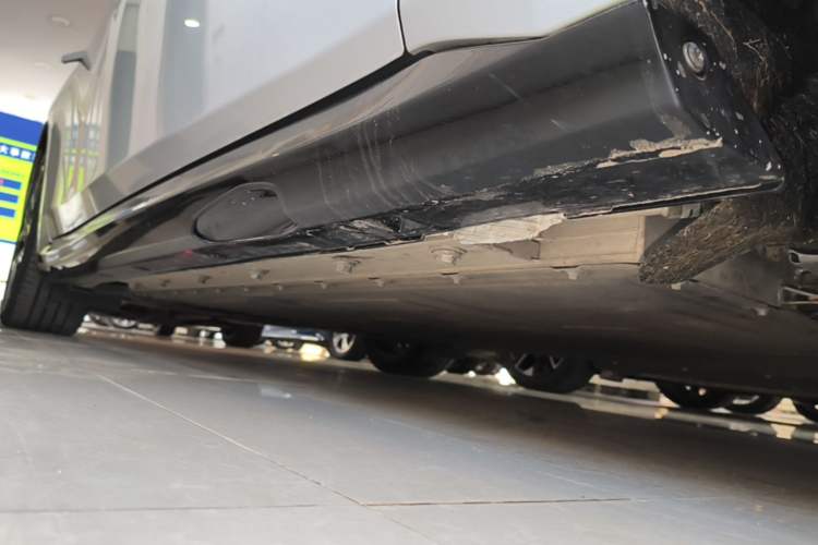 Used Dongfeng eπ eπ007 2025 Model Pure-Electric 565 All-Wheel-Drive Max Leading Edition Right Side Sill