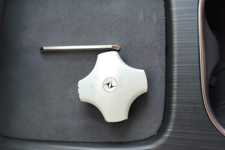 Used Dongfeng eπ eπ007 2025 Model Pure-Electric 565 All-Wheel-Drive Max Leading Edition Vehicle Key