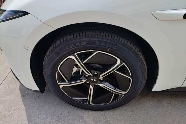 Used Dongfeng eπ eπ007 2025 Model Range-Extended 230 Pro Leading Edition Left Front Wheel Hub