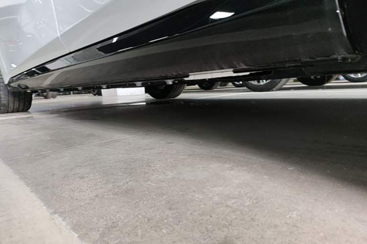 Used Dongfeng eπ eπ007 2025 Model Range-Extended 230 Max Cruise Edition Left Side Sill