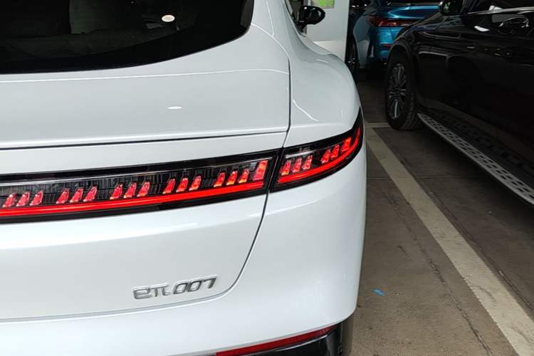 Used Dongfeng eπ eπ007 2025 Model Range-Extended 230 Max Cruise Edition Right Rear Taillight