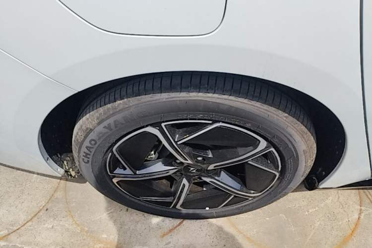 Used Dongfeng eπ eπ007 2025 Model Range-Extended 230 Pro Leading Edition Right Rear Wheel Hub