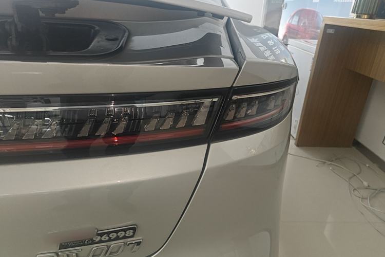 Used Dongfeng eπ eπ007 2025 Model Pure-Electric 565 All-Wheel-Drive Max Leading Edition Right Rear Taillight