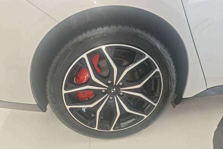 Used Dongfeng eπ eπ007 2025 Model Pure-Electric 565 All-Wheel-Drive Max Leading Edition Right Rear Wheel Hub