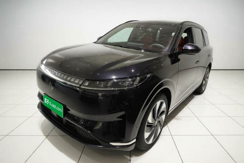 Dongfeng eπ eπ008 2024