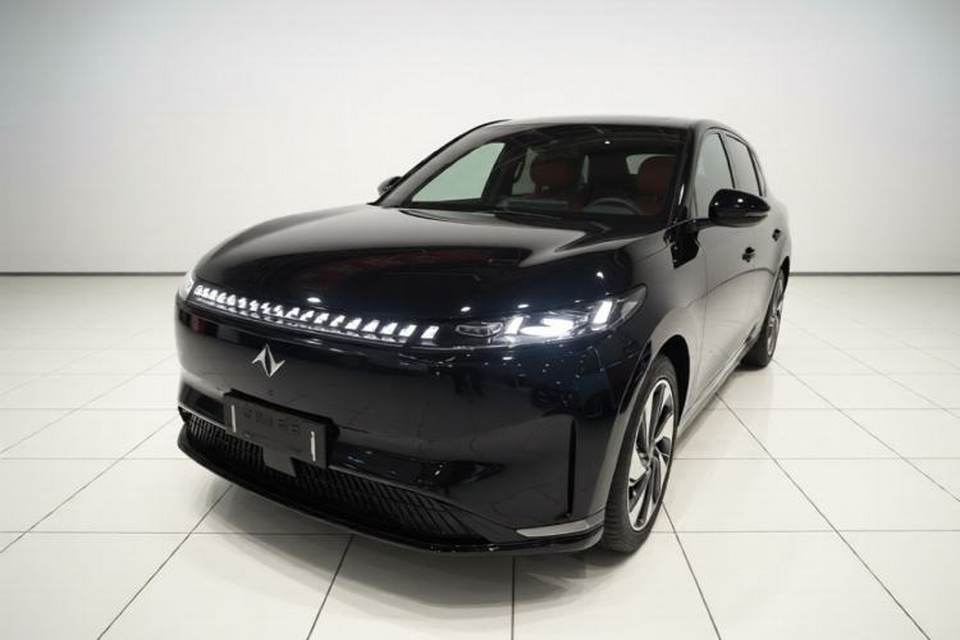 Dongfeng eπ eπ008 2024