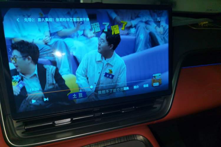 Used Dongfeng eπ eπ008 2024 210Max Range-Extended Version 6 Seats Audio And AC Panel