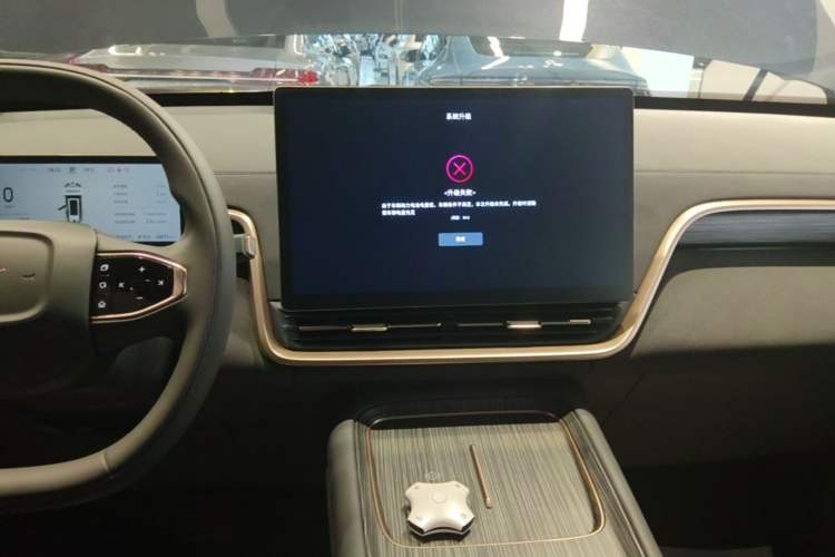 Used Dongfeng eπ eπ008 2024 210Max Range-Extended Version 6 Seats Audio And AC Panel