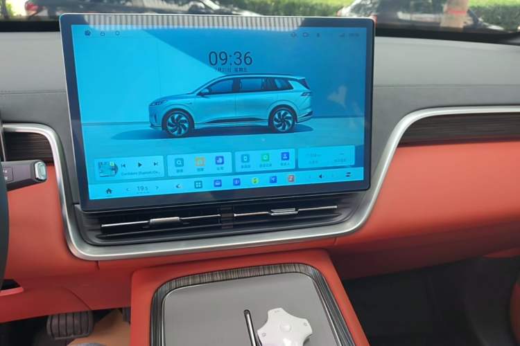 Used Dongfeng eπ eπ008 2024 210Max Range-Extended Version 6 Seats Audio And AC Panel