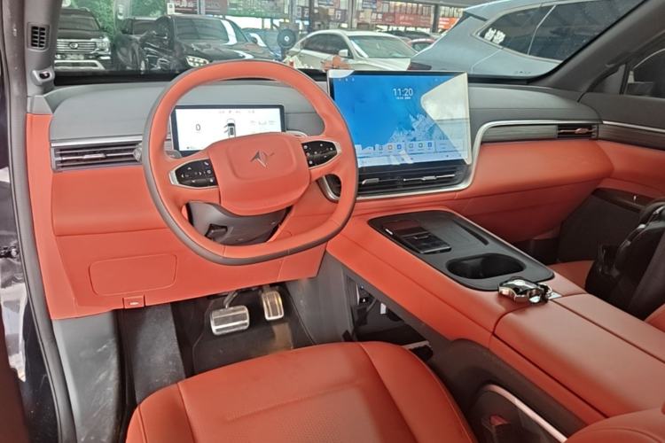 Used Dongfeng eπ eπ008 2024 636Max All-Electric Version 6 Seats Center Console