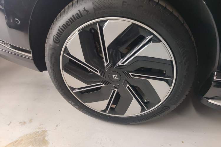 Used Dongfeng eπ eπ008 2024 210Max Range-Extended Version 6 Seats Exterior 5