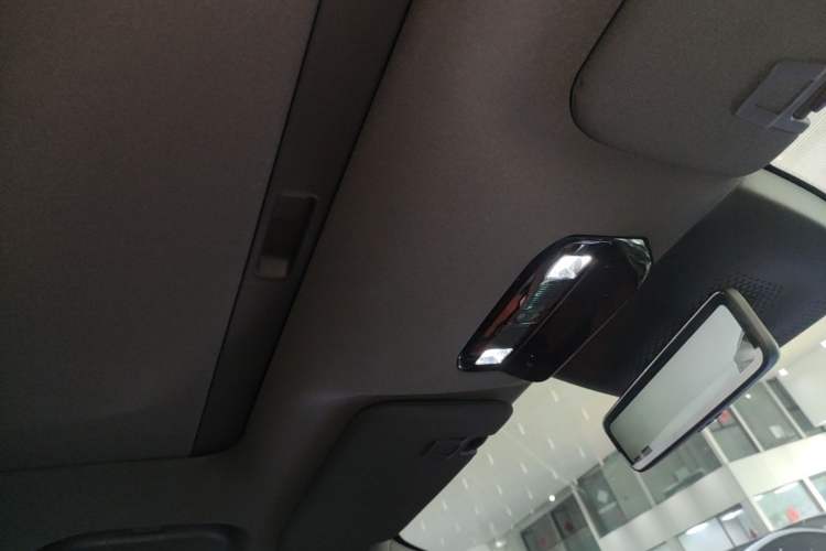 Used Dongfeng eπ eπ008 2024 210Max Range-Extended Version 6 Seats Headliner