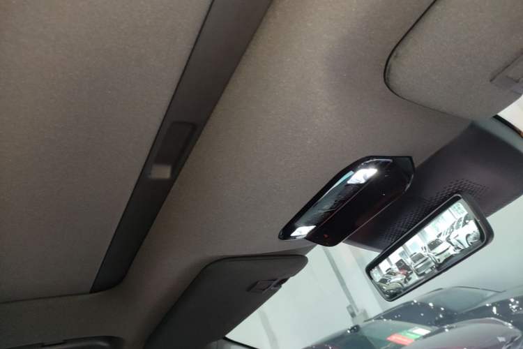 Used Dongfeng eπ eπ008 2024 210Max Range-Extended Version 6 Seats Headliner