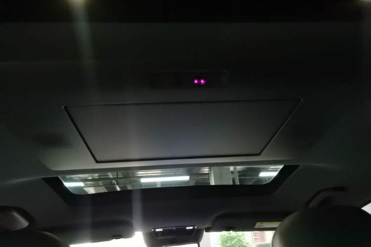 Used Dongfeng eπ eπ008 2024 210Max Range-Extended Version 6 Seats Headliner