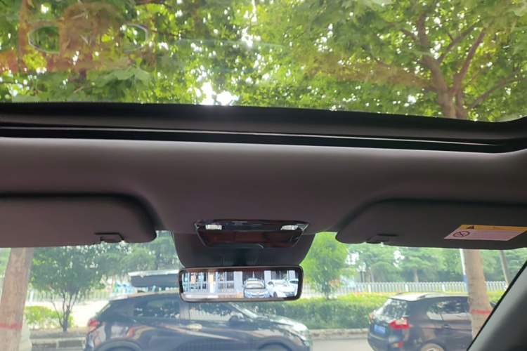 Used Dongfeng eπ eπ008 2024 210Max Range-Extended Version 6 Seats Headliner