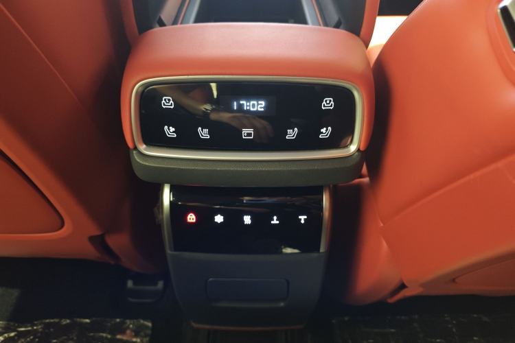 Used Dongfeng eπ eπ008 2024 210Max Range-Extended Version 6 Seats Interior 10