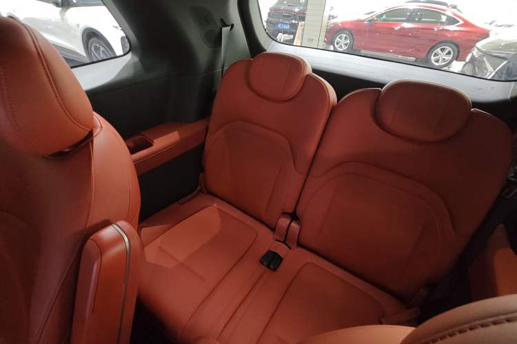 Used Dongfeng eπ eπ008 2024 210Max Range-Extended Version 6 Seats Interior 4