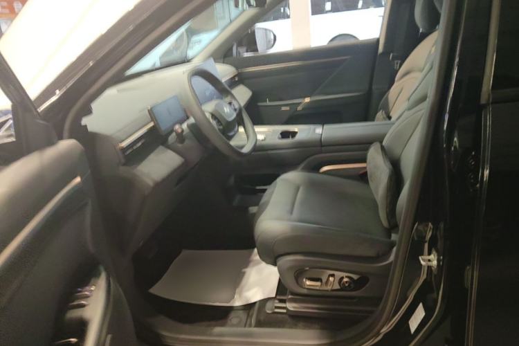 Used Dongfeng eπ eπ008 2024 210Max Range-Extended Version 6 Seats Left Front Seat