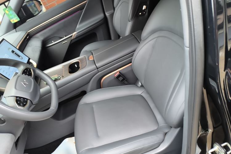 Used Dongfeng eπ eπ008 2024 636Max All-Electric Version 6 Seats Left Front Seat