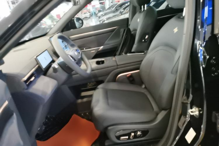 Used Dongfeng eπ eπ008 2024 210Max Range-Extended Version 6 Seats Left Front Seat