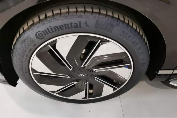 Used Dongfeng eπ eπ008 2024 210Max Range-Extended Version 6 Seats Left Front Wheel Hub