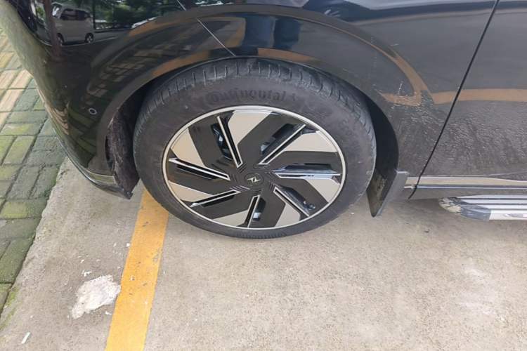 Used Dongfeng eπ eπ008 2024 210Max Range-Extended Version 6 Seats Left Front Wheel Hub