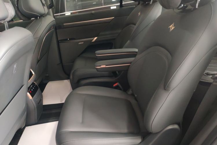 Used Dongfeng eπ eπ008 2024 210Max Range-Extended Version 6 Seats Left Rear Seat