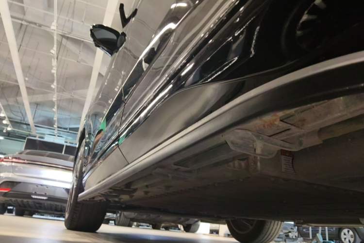 Used Dongfeng eπ eπ008 2024 210Max Range-Extended Version 6 Seats Left Side Sill