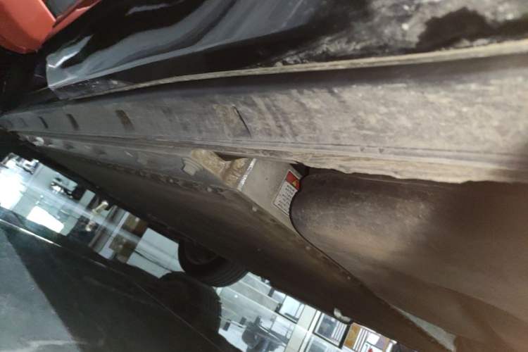 Used Dongfeng eπ eπ008 2024 210Max Range-Extended Version 6 Seats Left Side Sill
