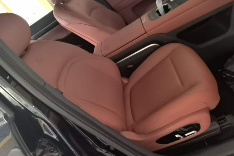 Used Dongfeng eπ eπ008 2024 210Max Range-Extended Version 6 Seats Right Front Seat