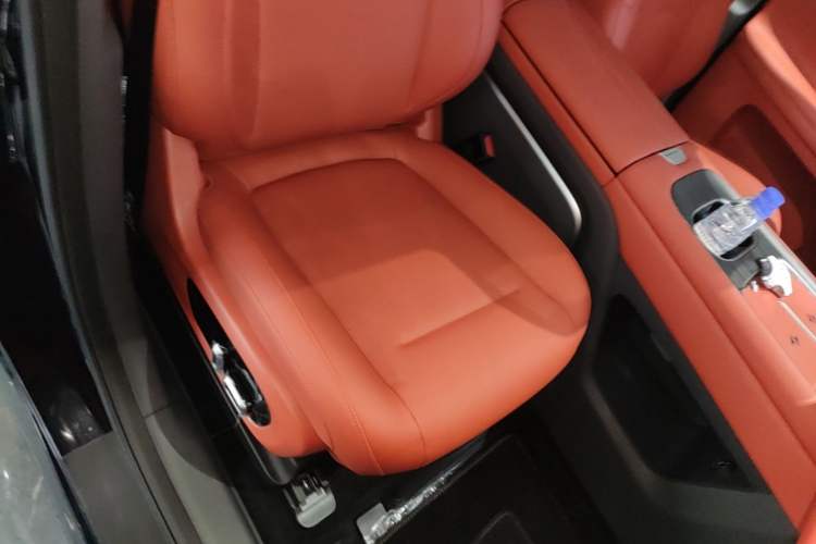 Used Dongfeng eπ eπ008 2024 210Max Range-Extended Version 6 Seats Right Front Seat