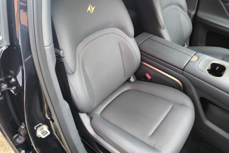 Used Dongfeng eπ eπ008 2024 636Max All-Electric Version 6 Seats Right Front Seat