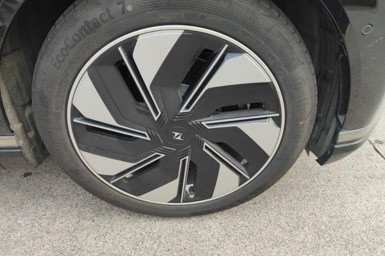 Used Dongfeng eπ eπ008 2024 210Max Range-Extended Version 6 Seats Right Front Wheel Hub