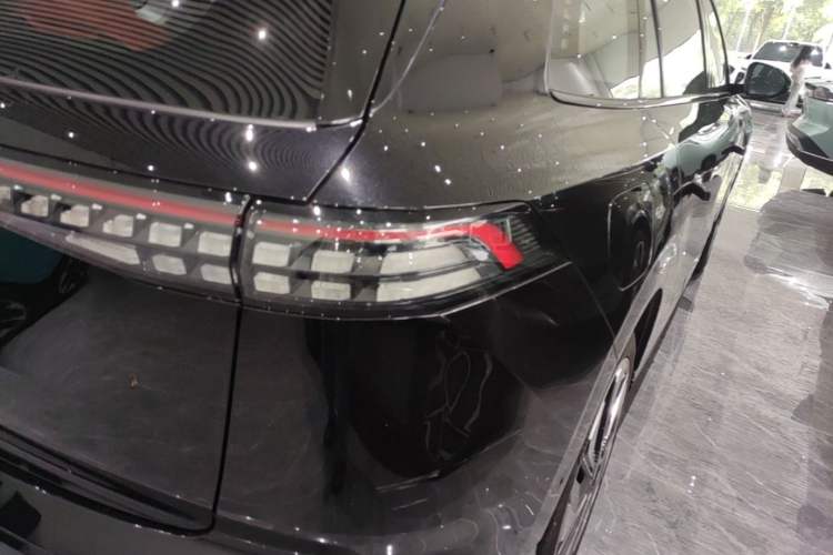 Used Dongfeng eπ eπ008 2024 210Max Range-Extended Version 6 Seats Right Rear Taillight