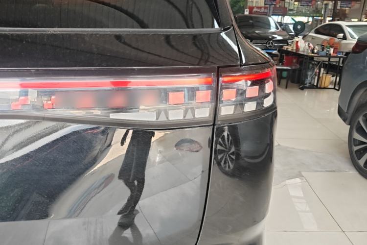 Used Dongfeng eπ eπ008 2024 636Max All-Electric Version 6 Seats Right Rear Taillight