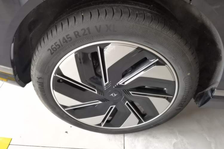 Used Dongfeng eπ eπ008 2024 210Max Range-Extended Version 6 Seats Right Rear Wheel Hub
