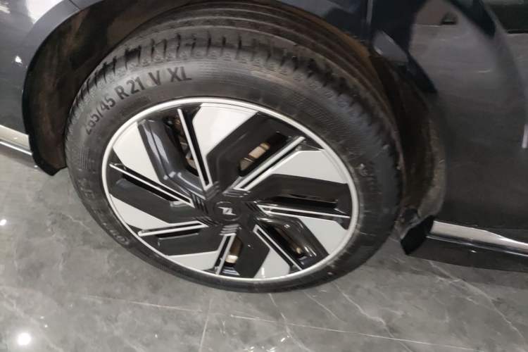 Used Dongfeng eπ eπ008 2024 210Max Range-Extended Version 6 Seats Right Rear Wheel Hub