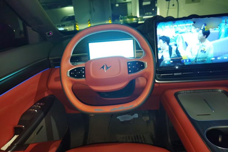 Used Dongfeng eπ eπ008 2024 210Max Range-Extended Version 6 Seats Steering Wheel