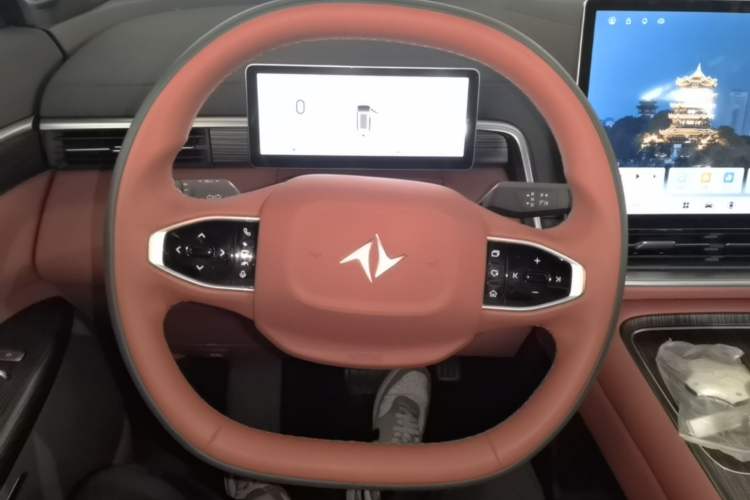 Used Dongfeng eπ eπ008 2024 210Max Range-Extended Version 6 Seats Steering Wheel