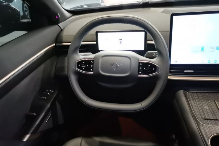 Used Dongfeng eπ eπ008 2024 210Max Range-Extended Version 6 Seats Steering Wheel