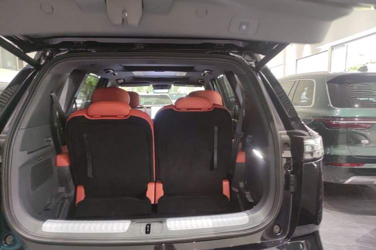 Used Dongfeng eπ eπ008 2024 210Max Range-Extended Version 6 Seats Trunk