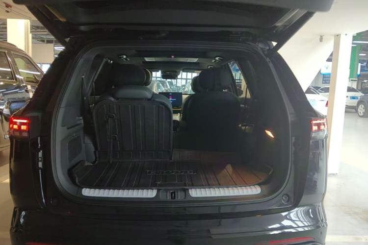 Used Dongfeng eπ eπ008 2024 210Max Range-Extended Version 6 Seats Trunk
