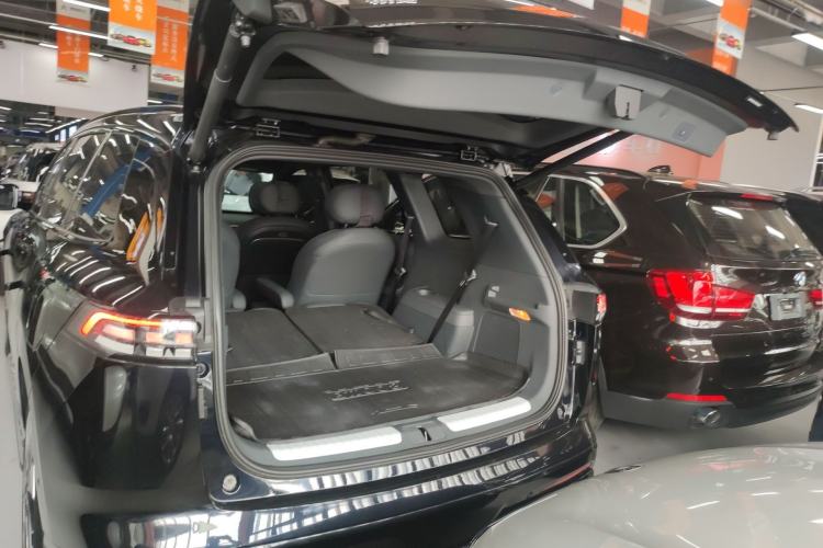 Used Dongfeng eπ eπ008 2024 210Max Range-Extended Version 6 Seats Trunk