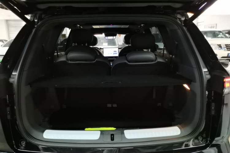 Used Dongfeng eπ eπ008 2024 210Max Range-Extended Version 6 Seats Trunk