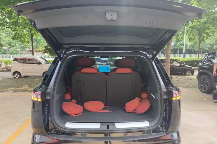 Used Dongfeng eπ eπ008 2024 210Max Range-Extended Version 6 Seats Trunk