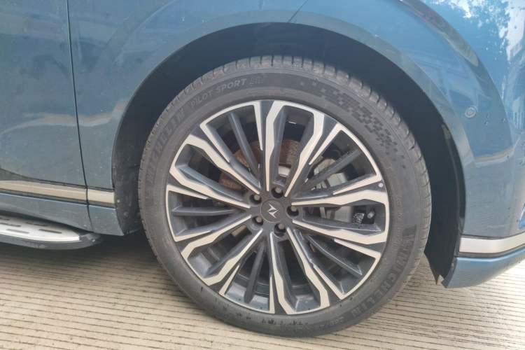 Used Dongfeng eπ eπ008 2024 210Max Range-Extended Version 6 Seats Right Front Wheel Hub