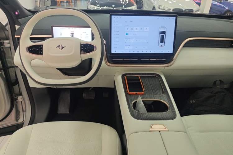 Used Dongfeng eπ eπ008 2024 636Max All-Electric Version 6 Seats Center Console
